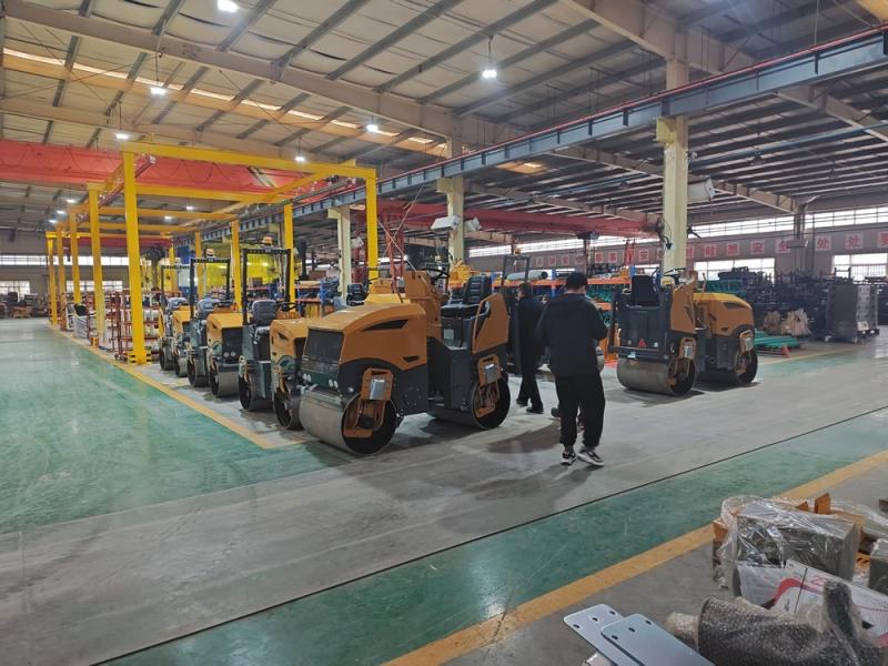 小型壓路機(jī)價(jià)格不能盲從，先把知識(shí)來學(xué)起！